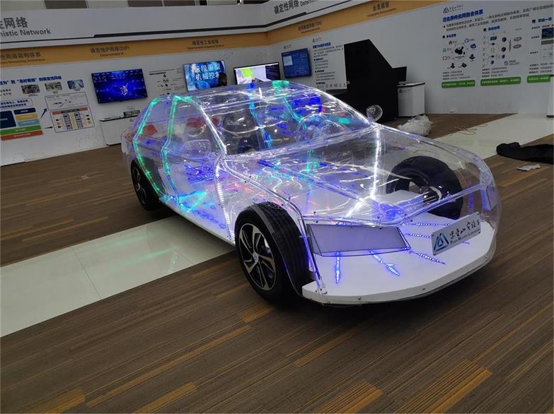 白山透明汽车模型